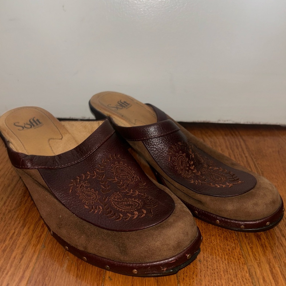Sofft | Women's Brown Leather Studded Clogs